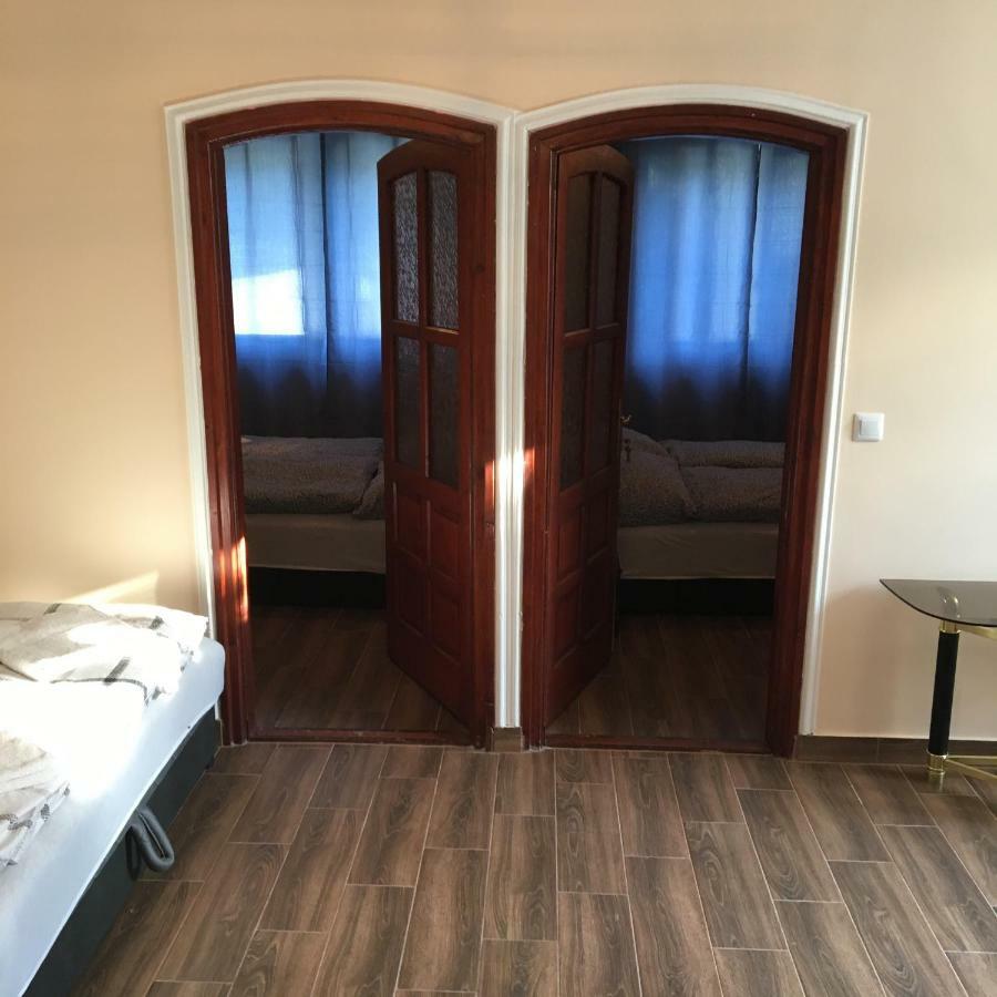Stella Apartman Debrecen Esterno foto