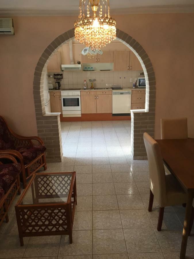 Stella Apartman Debrecen Esterno foto
